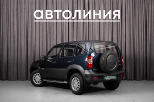 Внедорожник Chevrolet Niva 2011 года, 490000 рублей, Красноярск