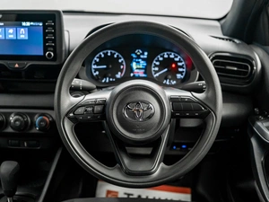 Хетчбэк Toyota Yaris 2020 года, 1075000 рублей, Красноярск