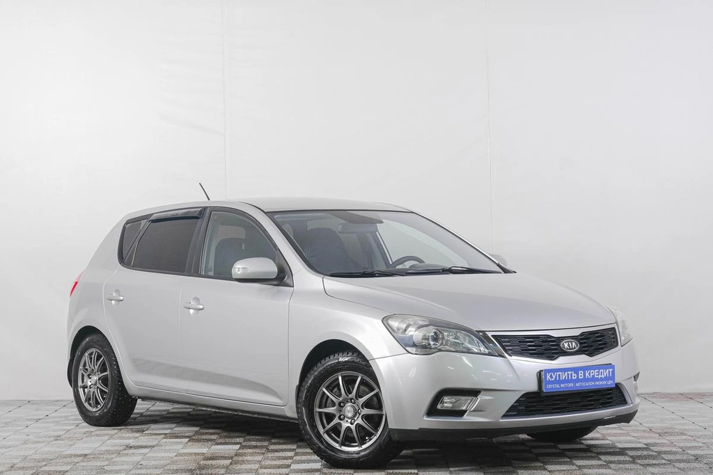 Хетчбэк Kia Ceed 2011 года, 589000 рублей, Кемерово