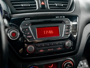 Седан Kia Rio 2012 года, 800000 рублей, Красноярск