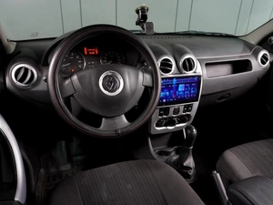 Седан Renault Logan 2014 года, 649000 рублей, Воронеж