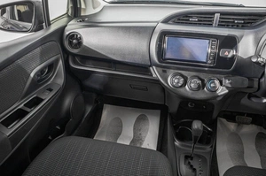 Хетчбэк Toyota Vitz 2018 года, 999000 рублей, Барнаул