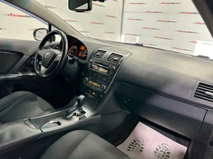 Седан Toyota Avensis 2009 года, 1150000 рублей, Красноярск