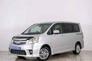 Минивэн Toyota Noah 2010 года, 1399000 рублей, Красноярск