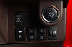 Хетчбэк Toyota Tank 2019 года, 1159000 рублей, Тюмень
