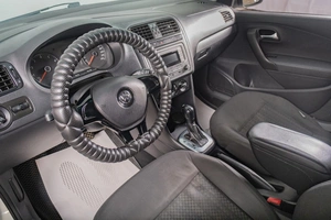 Седан Volkswagen Polo 2017 года, 1049000 рублей, Томск