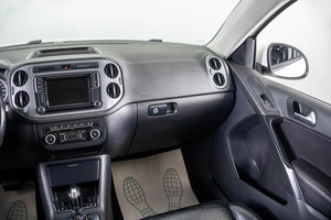 Внедорожник Volkswagen Tiguan 2011 года, 1329000 рублей, Пермь
