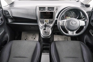 Хетчбэк Toyota Ractis 2011 года, 849000 рублей, Красноярск
