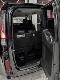 Минивэн Honda Stepwgn Spada 2021 года, 3037000 рублей, Красноярск