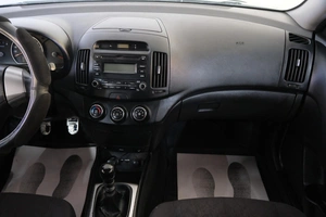 Седан Hyundai Elantra 2010 года, 759000 рублей, Омск