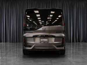 Минивэн Honda Stepwgn Spada 2016 года, 2355000 рублей, Тюмень