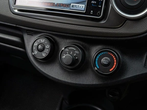 Хетчбэк Toyota Vitz 2012 года, 895000 рублей, Краснодар