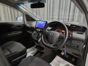 Минивэн Toyota Wish 2012 года, 1280000 рублей, Красноярск