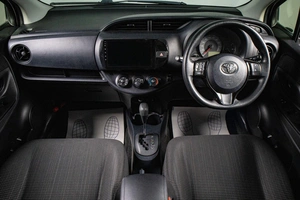 Хетчбэк Toyota Vitz 2019 года, 1169000 рублей, Сургут