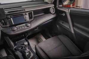 Внедорожник Toyota RAV4 2015 года, 2299000 рублей, Томск