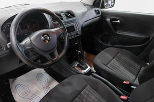 Седан Volkswagen Polo 2016 года, 1099000 рублей, Новокузнецк