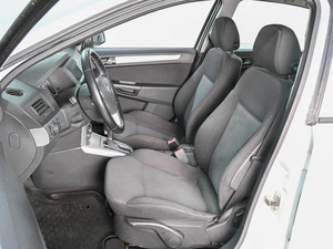 Седан Opel Astra 2012 года, 670000 рублей, Аксай