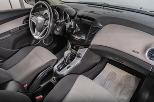 Седан Chevrolet Cruze 2011 года, 669000 рублей, Томск
