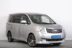 Минивэн Toyota Noah 2011 года, 1479000 рублей, Томск