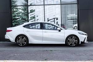 Седан Toyota Camry 2024 года, 4499000 рублей, Ульяновск