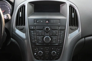 Хетчбэк Opel Astra 2014 года, 669000 рублей, Омск