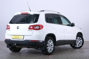 Внедорожник Volkswagen Tiguan 2009 года, 989000 рублей, Омск