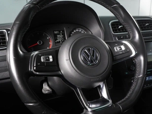 Седан Volkswagen Polo 2019 года, 1649000 рублей, Красный Пахарь