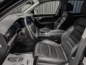 Внедорожник Volkswagen Touareg 2019 года, 4999000 рублей, Красноярск