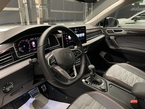 Внедорожник Volkswagen Tiguan 2022 года, 4500000 рублей, Красноярск