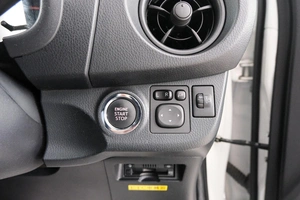 Хетчбэк Toyota Vitz 2019 года, 949000 рублей, Красноярск