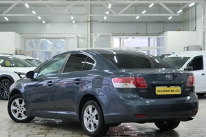 Седан Toyota Avensis 2009 года, 999000 рублей, Омск