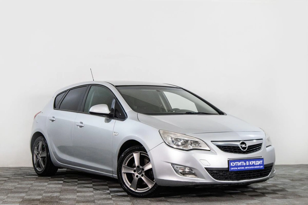 Хетчбэк Opel Astra 2011 года, 649000 рублей, Сургут