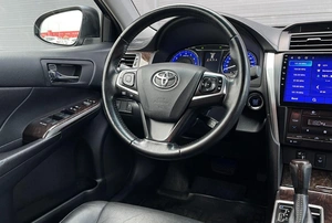 Седан Toyota Camry 2017 года, 1999000 рублей, Солонцы
