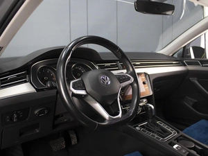 Седан Volkswagen Passat 2020 года, 2880000 рублей, Омск