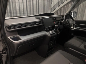 Минивэн Honda Stepwgn 2018 года, 1899000 рублей, Красноярск