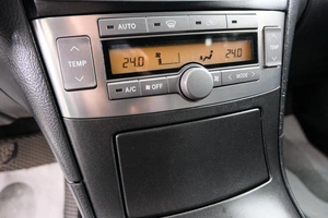 Универсал Toyota Avensis 2005 года, 1049000 рублей, Красноярск