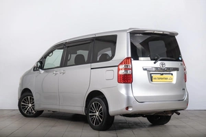 Минивэн Toyota Noah 2011 года, 1439000 рублей, Томск