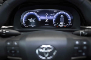 Седан Toyota Crown 2023 года, 6999999 рублей, Москва