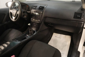 Седан Toyota Avensis 2009 года, 949000 рублей, Челябинск