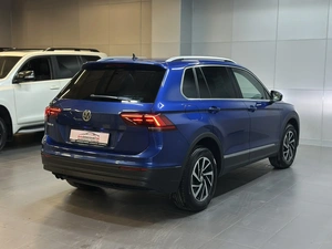 Внедорожник Volkswagen Tiguan 2018 года, 1997000 рублей, Красноярск