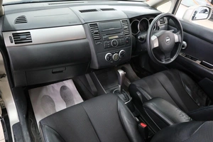 Седан Nissan Tiida 2005 года, 369000 рублей, Омск