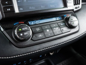 Внедорожник Toyota RAV4 2017 года, 2490000 рублей, Волгоград