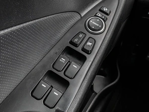 Седан Hyundai Sonata 2012 года, 1330000 рублей, Краснодар