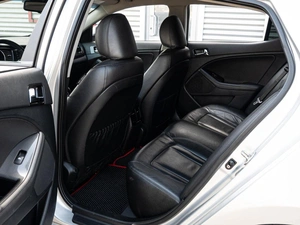 Седан Kia Optima 2012 года, 1370000 рублей, Краснодар