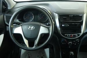 Седан Hyundai Solaris 2014 года, 889000 рублей, Омск