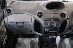 Хетчбэк Toyota Vitz 2002 года, 429000 рублей, Омск