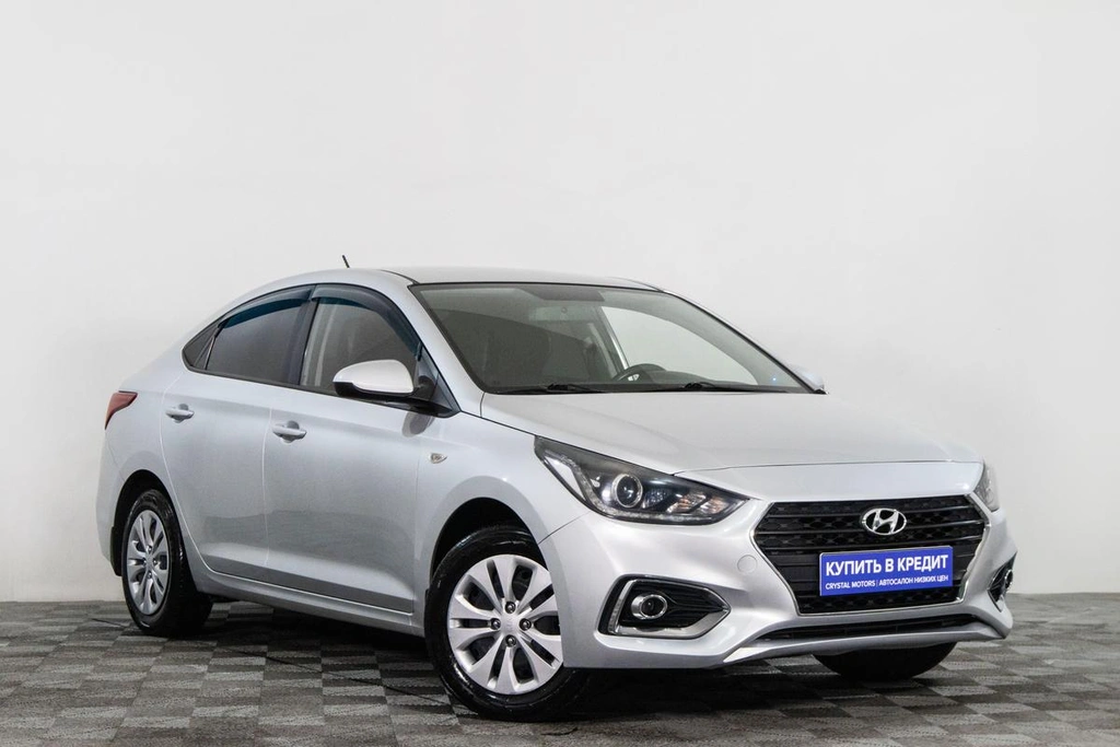Седан Hyundai Solaris 2017 года, 1299000 рублей, Сургут