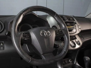 Внедорожник Toyota RAV4 2012 года, 1470000 рублей, Омск