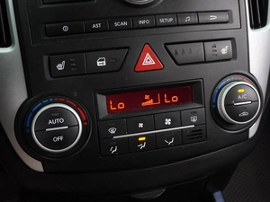 Хетчбэк Kia Ceed 2012 года, 934000 рублей, Воронеж