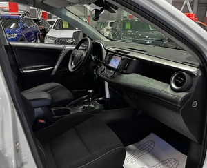 Внедорожник Toyota RAV4 2016 года, 2460000 рублей, Красноярск
